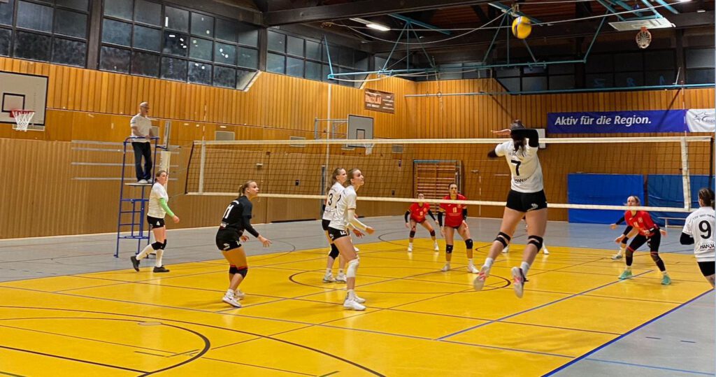Volleyball Damen des TSV 1860 Hanau holen in der Oberliga nach 0:2 Rückstand im Tiebreak noch den Sieg