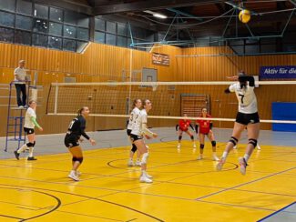 Volleyball Damen des TSV 1860 Hanau holen in der Oberliga nach 0:2 Rückstand im Tiebreak noch den Sieg