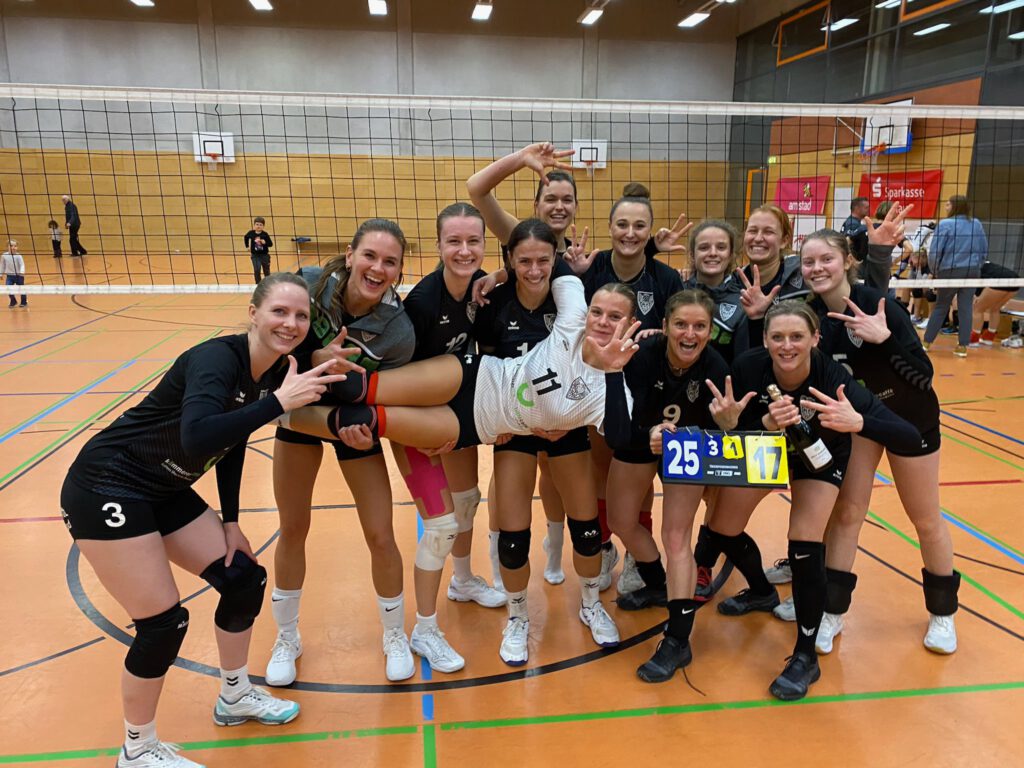 Volleyball Damen des TSV 1860 Hanau schlagen Zuhause die Gäste aus Marburg mit 3:1